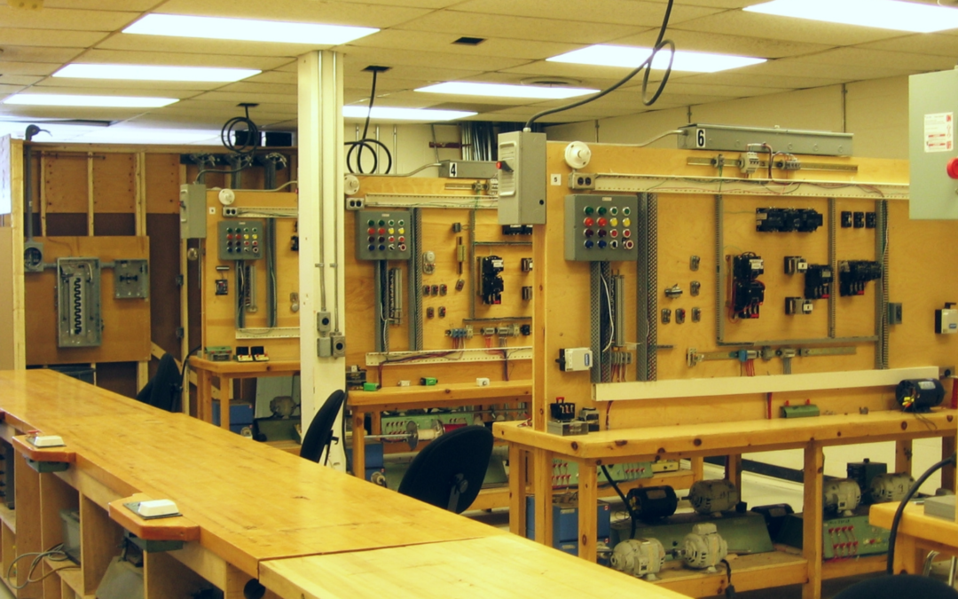 Day or Night? How To Choose The Right Electrical Training Program